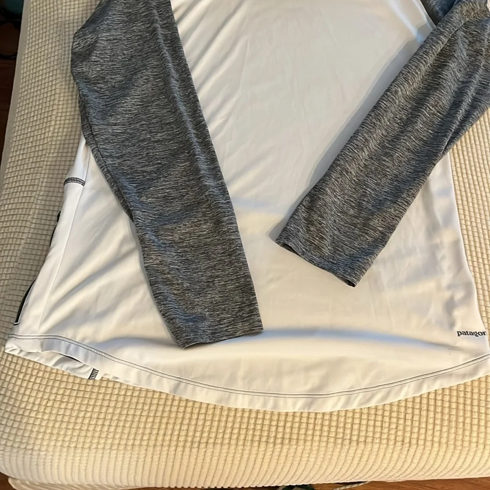 Patagonia Capilene Cool Daily Gray and White Hoody - Picture 3 of 8